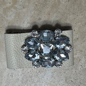 Leather bracelet with snap closure